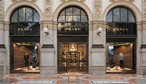 Utili e ricavi in picchiata per Prada: avanti sul digitale per 